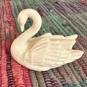 Collectable  Lenox Ivory China Swan